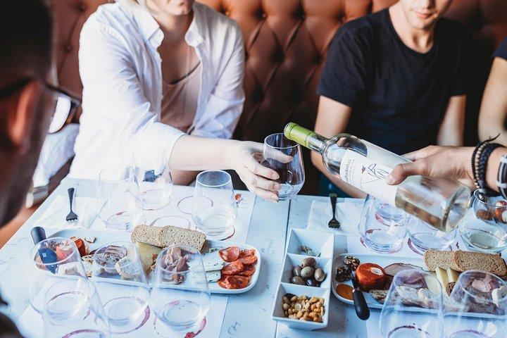 ポルトガルワインバーでのワインとチーズのテイスティングランチ