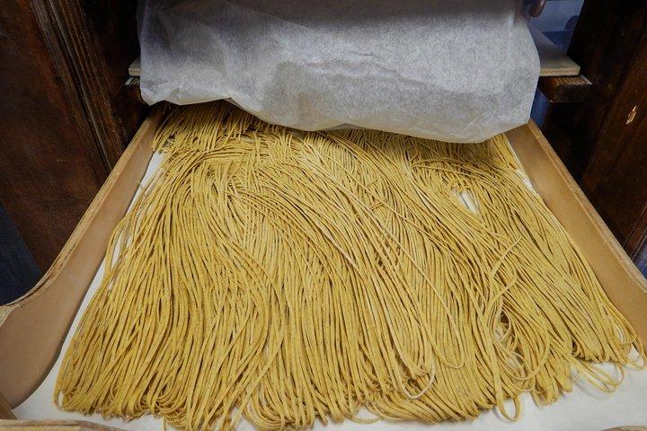 Tour del mercato per piccoli gruppi e lezione di cucina ad Asti
