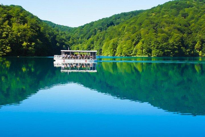 スプリットまたはトロギール発プリトヴィッツェ湖群エコノミーグループツアー
