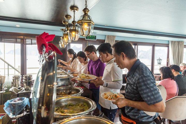 Crucero de lujo Athena en la bahía de Halong con comidas, habitación con balcón y cueva