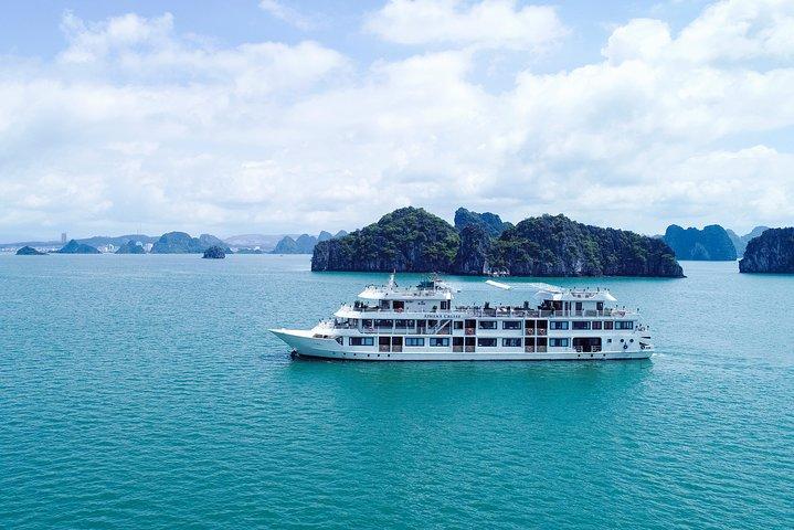 Crucero de lujo Athena en la bahía de Halong con comidas, habitación con balcón y cueva