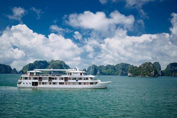 Crucero de lujo Athena en la bahía de Halong con comidas, habitación con balcón y cueva