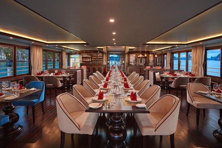Crucero de lujo Athena en la bahía de Halong con comidas, habitación con balcón y cueva