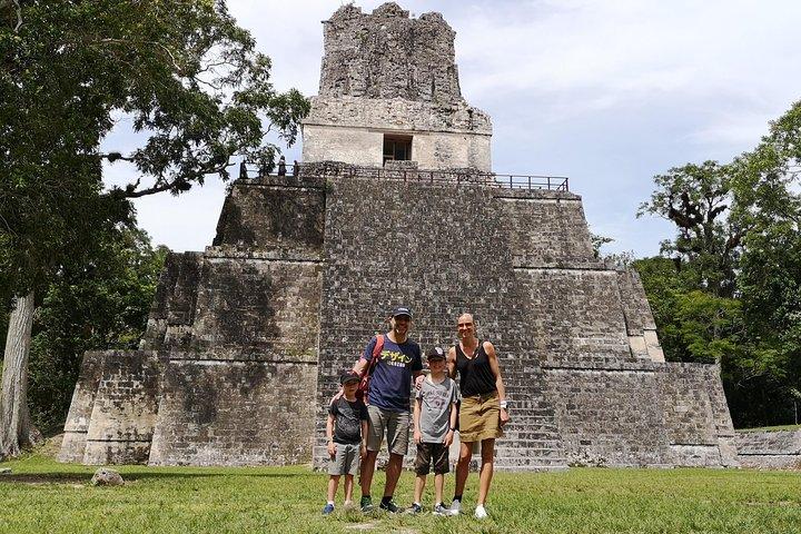 Tikal SUNSET、考古学的焦点、野生生物発見ツアー（南と東）