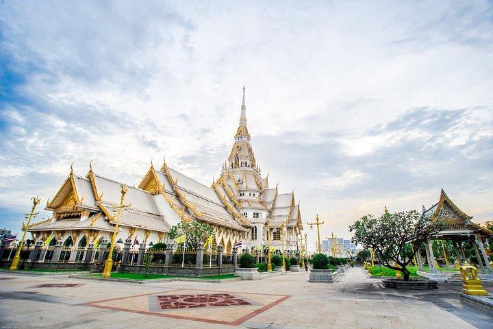 バンコク発チャチューンサオ日帰り旅行：ヒストリックマーケット＆テンプル
