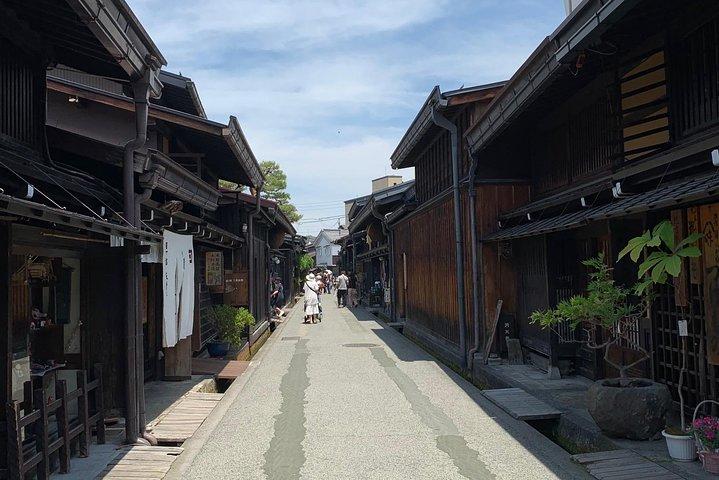 高山:江戸時代旧市街散策ツアー(70分)