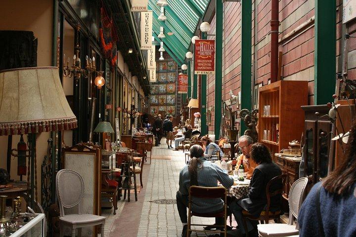 Paris Antiques Market Insider's Tour in Extra-Small Group