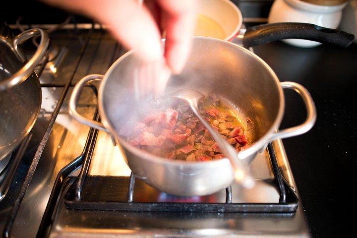 フォリーニョの小グループ市場ツアーと料理教室