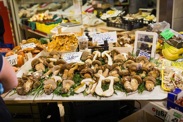 Tour del mercato per piccoli gruppi e lezione di cucina ad Asti