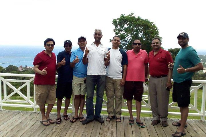 Ocho Rios ハイライトツアー ホースバック＆ブルーホールコンボ