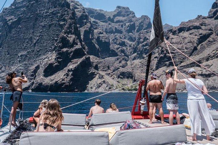 Western Teneriffa Cliffs Cruise mit Mittagessen und Open Bar