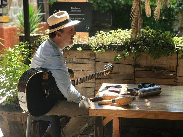 音楽ツアーとランチ