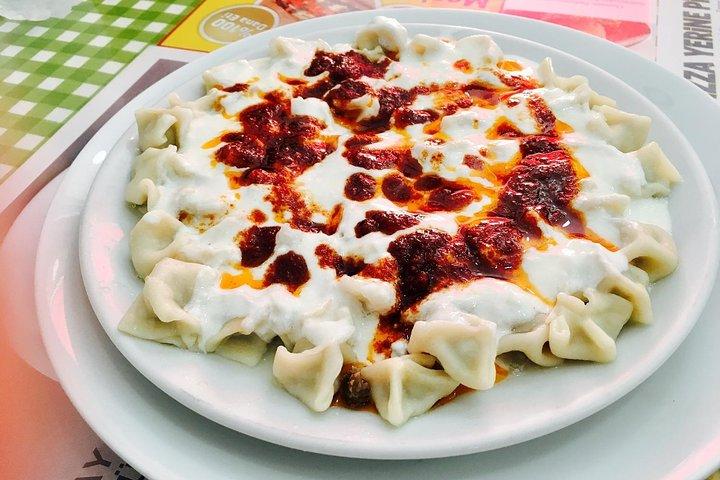 Istanbul Kadikoy Private Food Tour with 12+ Local Tastings