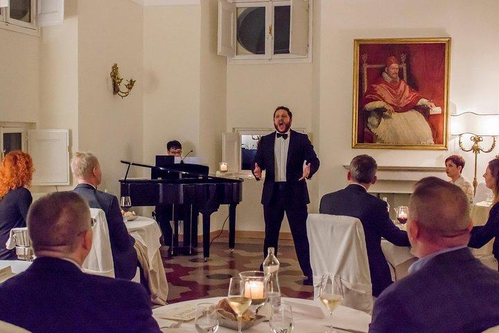 Cena de ópera: cenar con los sonidos de la ópera en el Palacio Pamphilij