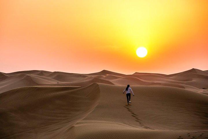 Liwa nuit dans le désert avec tente privée, dîner chaud au barbecue et petit-déjeuner