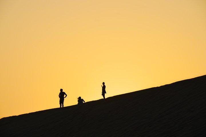 Morgendliche Wüstensafari mit Kamelritt und privaten Sandskitouren