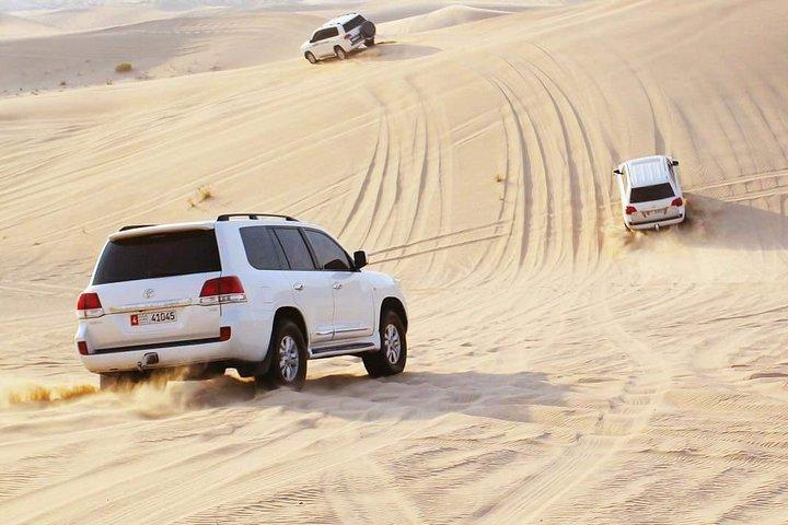 Safari matinal dans le désert avec balade à dos de chameau et visites privées de ski sur sable