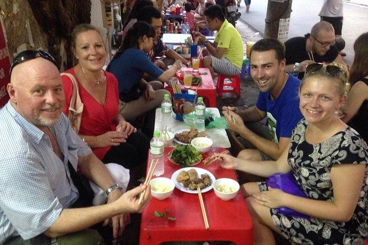 Hanoi Street Food: recorrido a pie en grupos pequeños con verdadero foodie