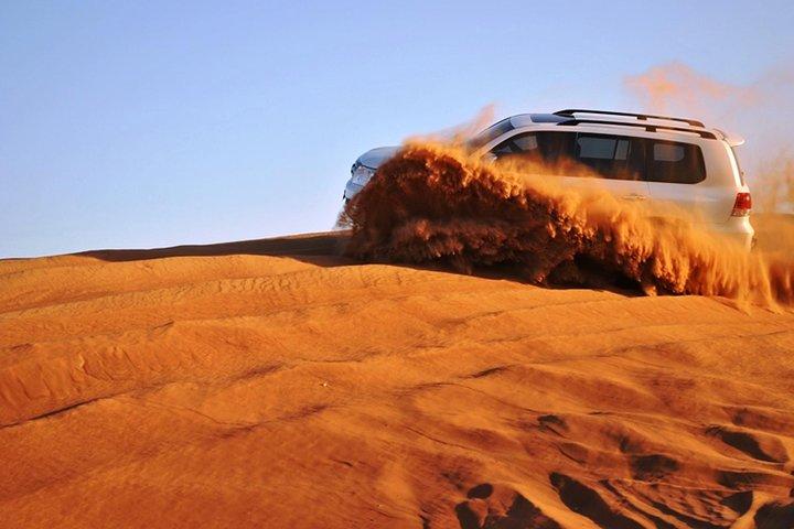 Abu Dhabi Morning Desert Safari mit Kamelritt & Sandboarden
