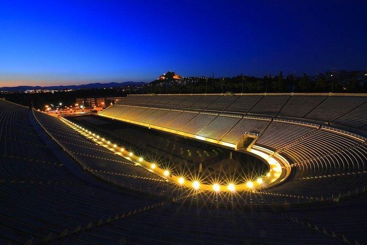 Fahrt durch Athen bei Nacht (Highlights) und Abendessen
