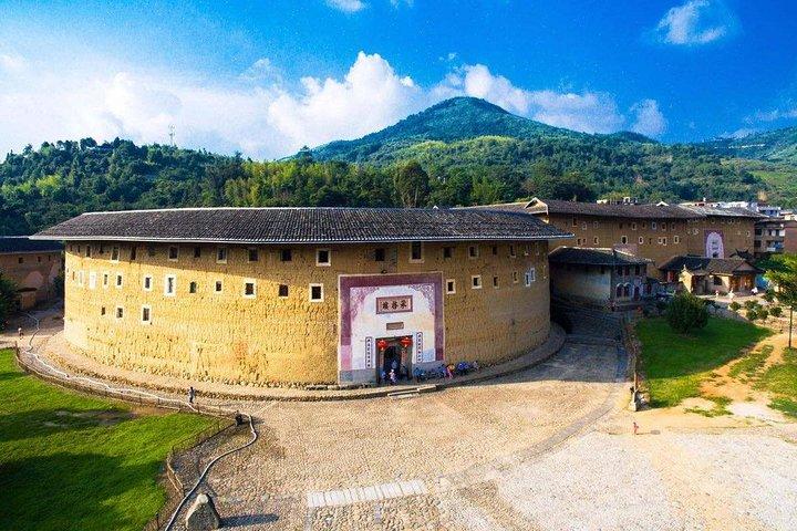 Privater Transfer zwischen Xiamen City und Gaobei Tulou Cluster