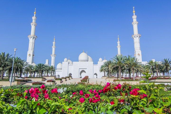 Abu Dhabi Day Tour med Ferrari Besøg og returnere overførsler til Dubai