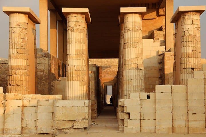 Private Tour: Pyramids of Giza Memphis Saqqara with Lunch