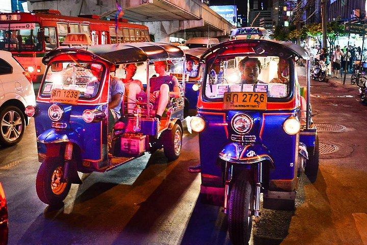 Bangkok After Dark: Visite privée Tuk-Tuk avec SHA+ Safety