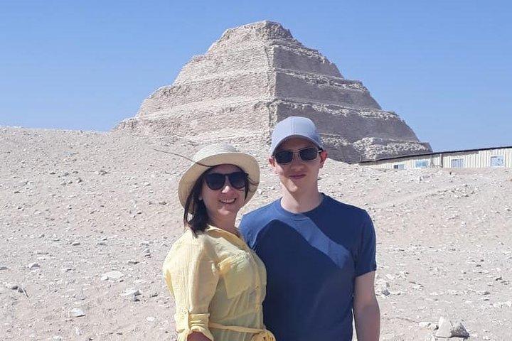 Tour guiado de un día a Giza Saqqara y Memphis desde El Cairo