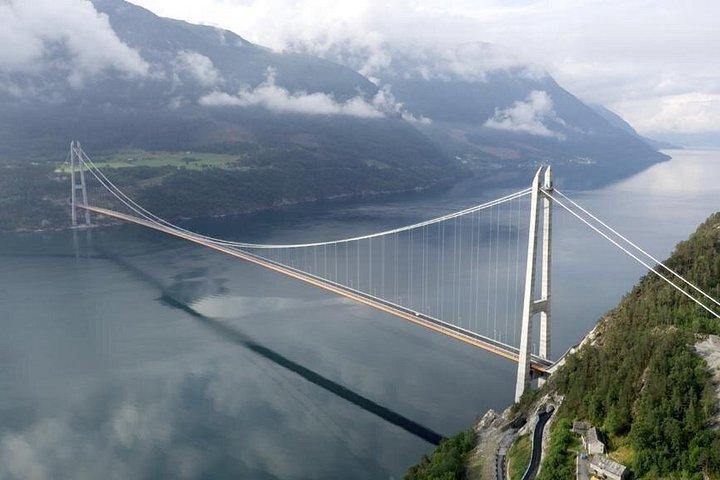 プライベートツアー - ハーダンゲルフィヨルドと4つの大滝