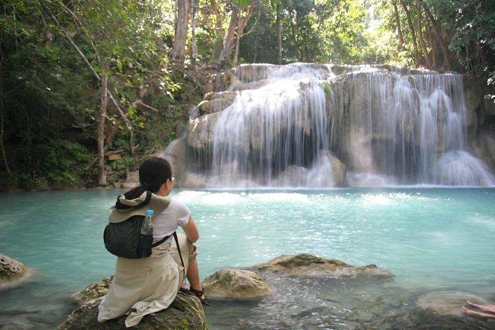 De Banguecoque : Damneon Saduak Floating Market & Erawan Waterfall