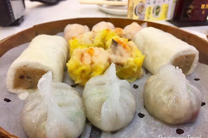 Visite privée à pied : marchés locaux et gourmets à Hong Kong