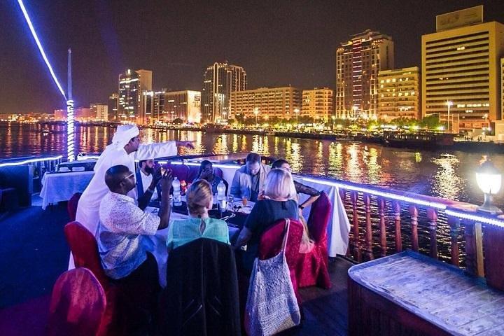 Halbtages-Dinner Dhow Cruise in Dubai