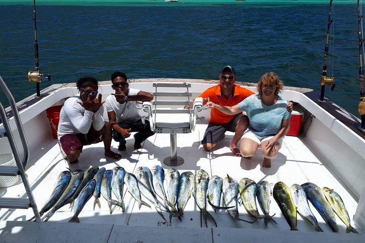 FISHING PRO CHARTERS - Bådudflugt - Sobre Las Olas