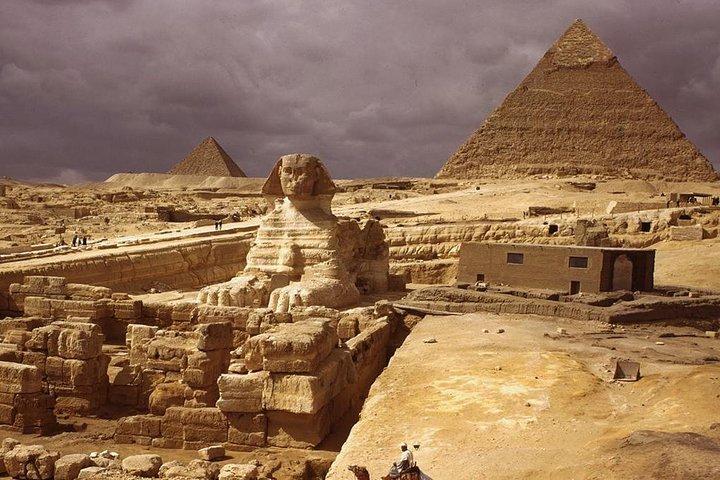 Visite privée des pyramides de Gizeh, du Sphinx et du temple de la vallée avec déjeuner