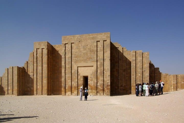 Private Tour: Pyramids of Giza Memphis Saqqara with Lunch