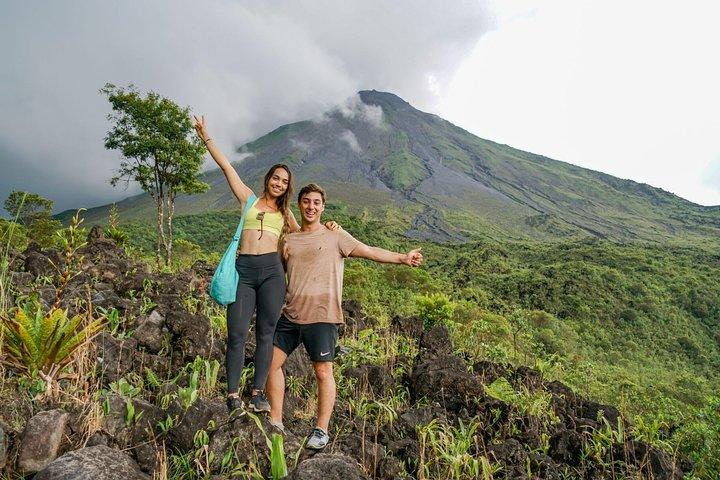 Arenal Combo Tour: Hængende broer + vandfald + vulkanvandring + varme kilder