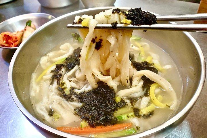 プライベートダウンタウンソウルフード＆マーケットツアー（8＋試食付き）