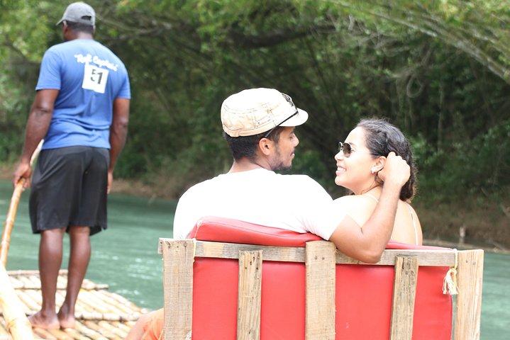 Martha Brae Rafting en Luminous Lagoon vanuit Montego Bay en Falmouth
