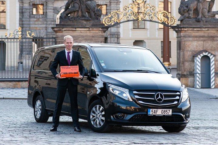 Prag flygplats delad avgångsöverföring