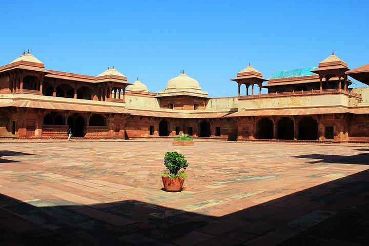 Erschwinglicher Transfer von Jaipur nach Agra über Fatehpur Sikri