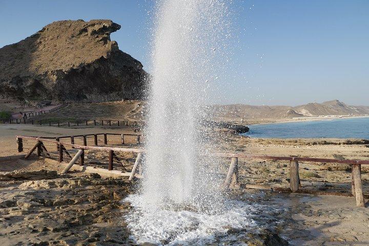 City Tour em Salalah + Combo Costa Oeste (praia de Mughsail, buracos)