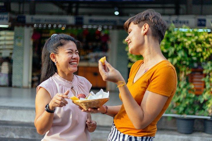 Bebidas e petiscos no tour privado de Bangkok