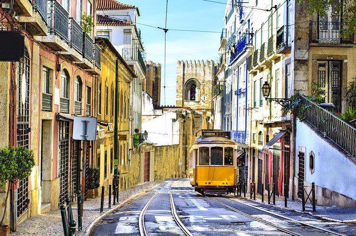 Lisbon Shore Excursion: Half Day Essential Tour met Port Wine