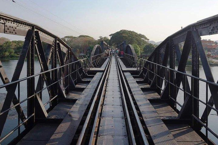 Kanchanaburi, River Kwai,Museo della guerra,Treno,Pranzo PRIVATO con guida ITA