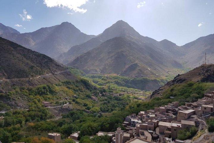 Agafay desert, Takerkoust, Atlas mountains day trip : Private full day trip 4WD