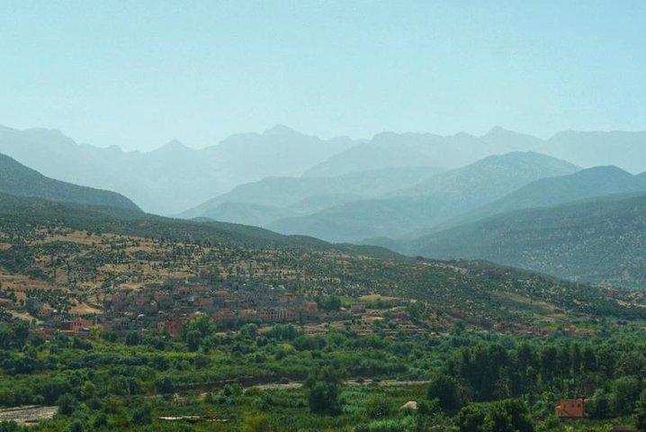 Agafay desert, Takerkoust, Atlas mountains day trip : Private full day trip 4WD