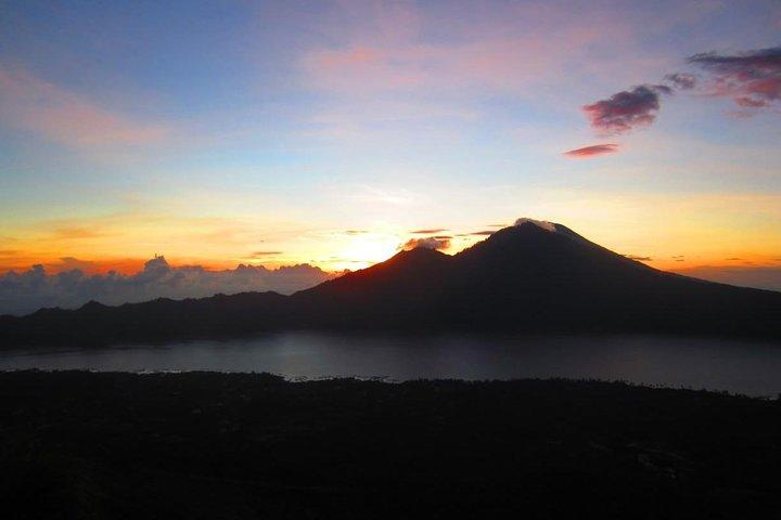 Bali Sunrise Trekking e Natural Hot Spring Tour