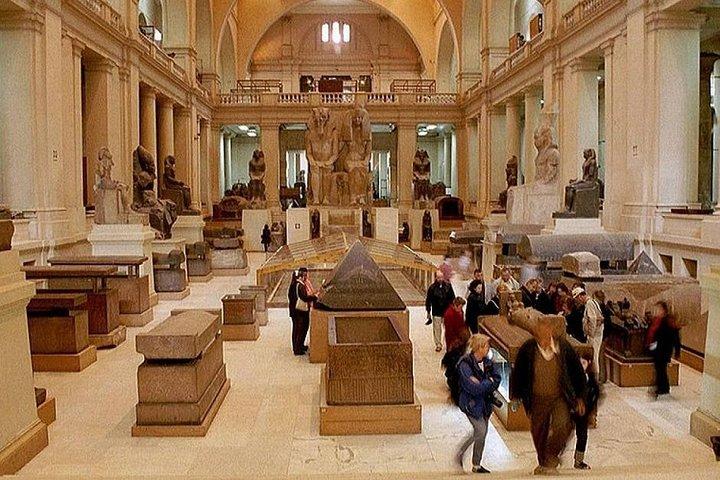 Van Sharm El Sheikh: dagtrip Egyptisch museum en piramides