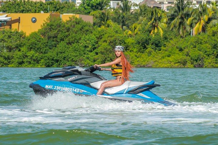 カンクン マングローブ ジェット スキー ツアー: ジェット スキー 1 台につき 1 人のライダー